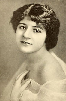Marguerite Snow 1917.jpg