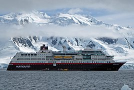 2020 als Kreuzfahrtschiff in der Antarktis