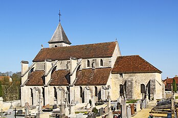 Abside et nef XVe stabilisée par des arcs boutants au XIXe.