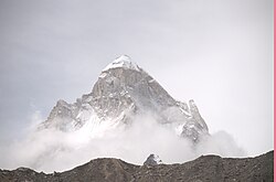 गंगोत्री हिमानी (ग्लेशियर), इस क्षेत्र में सबसे प्रसिद्ध पर्यटन स्थल