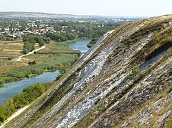 Pohled na Novopskov z křídového hřbetu