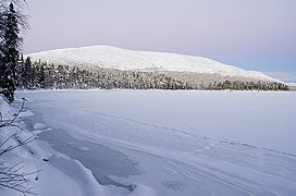 Frozen lake Pallasjärvi and Pallastunturi ridge