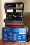 Appareil photo instantané Polaroid 636 Talking Camera produit en 1995.