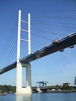 Stralsund, Germany, Rügenbrücke, Pylon und alte Klappbrücke (2006-09-12).JPG