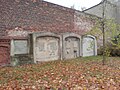 Überreste der Gräber auf dem alten jüdischen Friedhof.JPG