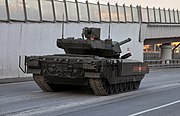 斜め後ろ。車体前面のハッチは戦車長用のものである。