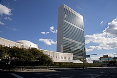 The United Nations General Assembly Building and United Nations Secretariat Building at the United Nations Headquarters 67o Periodo de Sesiones de la Asamblea General de Naciones Unidas (8020913157).jpg