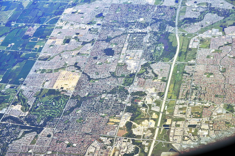 800px-Aerial_-_Ontario_Highway_407_in_Markham_from_Warden_Ave_to_Ninth_Line_01_-_white_balanced_%26_50pct_equalized_%289659959300%29.jpg