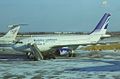 Airbus A310 de Sakha Avia sur le tarmac en 1998.