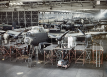 Бомбардировщики Avro Lancaster близятся к завершению на заводе A V Roe & Co Ltd, Вудфорд, Чешир.png