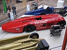 Blue Bird im Museum zusammen mit dem ebenfalls von Sunbeam gebauten Sunbeam 1000HP