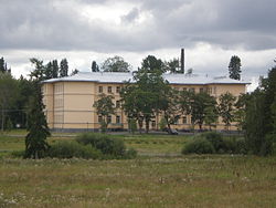 Yksi Pitkäniemen sairaalan rakennuksista.