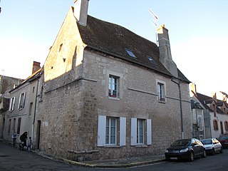 Bâtiment dit Temple protestant (voir son style gothique).