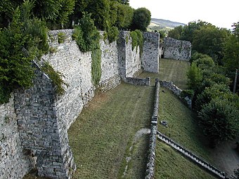 Стена замка Шато-Тьерри