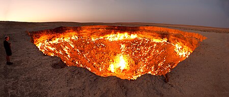 باب جهنَّم، أحد حقول الغاز الطبيعيَّة في ديرويز (دروازه) بتُركمانستان