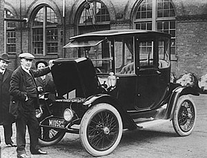 Edison and a 1914 Detroit Electric, model 47 (...