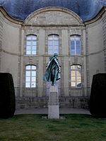 Statue d'Armand Tuffin de La Rouërie[15],[16]