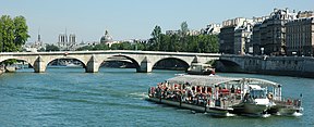 於巴黎中部皇家橋的塞納河景觀