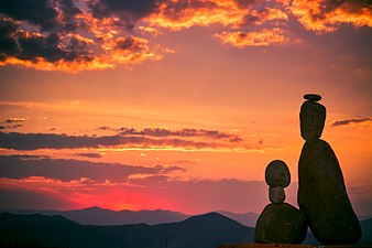 "Futuro" Rock Balancing en Zitácuaro, Michoacán, México.