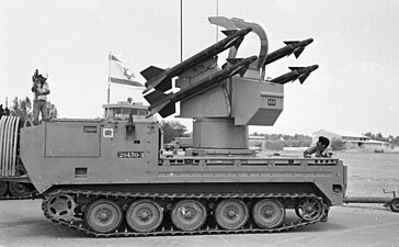 סוללת טילי MIM-72 צ'פרל
