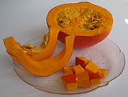 Cucurbita maxima tipo Hokkaido, originado en el grupo informal Hubbard, aunque muchos autores lo listan en el grupo Kabocha (de los "zapallos japoneses"). Teppner (2004[66]​) lo dice así: "Una cucurbita anaranjada con puntas verdes y semillas con tegumento grueso, perteneciente al grupo Hubbard, y similar al cultivar 'Uchiki Kuri', fue bautizada 'Hokkaido' en el mercado de Kaiser-Josef-Platz en Graz, después de que una doctora trajo con ella semillas de la isla Hokkaido, Japón, y se las dio a una campesina para que las cultivara, después de lo cual se expandió su cultivo por todo el mundo bajo ese nombre".