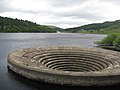 Überfalltrichter am Ladybower Reservoir im Normalzustand …