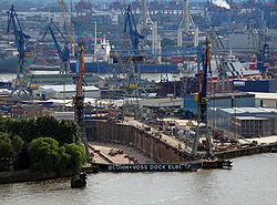 A Blohm+Voss hajógyár üres építődokkja 2009 nyarán Fotó: Alexander Sölch (Aliosos)