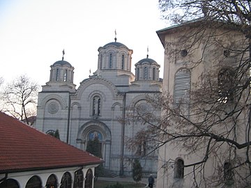 Црква Оџаклија (лево), Црква Свете Тројице (у средини) и звоник (десно)