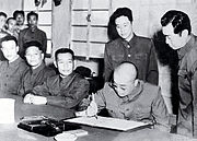 彭徳懐、中国人民志願軍司令員（右）