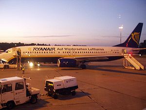 Ryanair Boeing 737-800 in Berlin-Schönefeld, n...