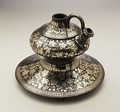 Base de una pipa de agua de 1775 expuesta en el Museo de Arte del Condado de Los Ángeles.