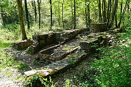 Ruines d'un bâtiment du puits Sainte-Marie.