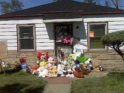 בית ילדותו של מייקל ג'קסון בגארי, אינדיאנה, זמן קצר לאחר מותו של הזמר ב-2009