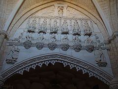 Lateral del coro con las figuras de los apóstoles.