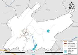 Carte en couleur présentant le réseau hydrographique de la commune