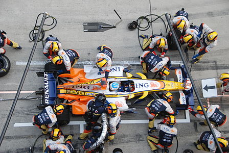 Pit stop em uma corrida de Fórmula 1.