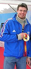 Antoine Dénériaz avec la médaille d'or de la descente des JO de Turin 2006.