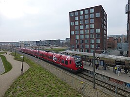 1996年的哥本哈根市郊铁路F线列车，拍摄于比斯佩布杰格站。