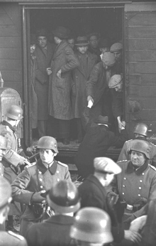 Deportation of Jews during the Marseille roundup, 23 January 1943 Bundesarchiv Bild 101I-027-1477-07, Marseille, Gare d'Arenc. Deportation von Juden.png