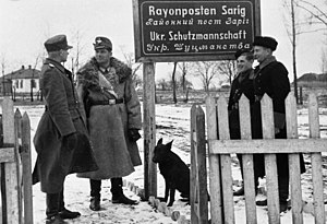 Ordnungspolizei məmurlarının ziyarət məmuru Schutzmannschaft birliklərini Zarig yaxınlarındakı ziyarəti (Kiyev dekabr 1942)