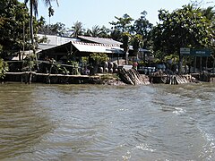 Cầu khỉ và xưởng mắm cá trên bờ sông Tiền ở Bình Đại, Bến Tre.