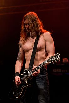 Isdal live with Enslaved in 2016
