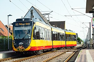 Stadtbahnwagen 923 im Jahr 2013 bei der Einfahrt in die Haltestelle Friedrichstal Nord / Am Bahnhof