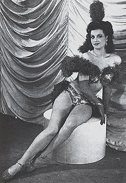 Som revyprimadonna på Södra Teatern på 1940-talet.