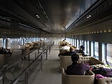 Interior gerbong 12, dengan instalasi kaca karya Yusuke Komuta