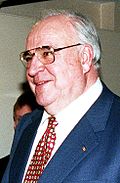 Helmut Kohl und William S. Cohen (headshot).jpg