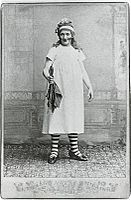 Divadelní herec Jindřich Mošna v roli Piskálka ve Snu noci svatojánské, 1884