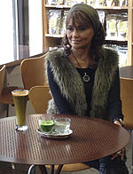 Karyn Calabrese, American chef Karyn Calabrese with green drink.JPG