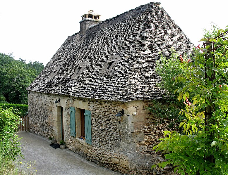 File:Maison en pierre-Meyrals.jpg