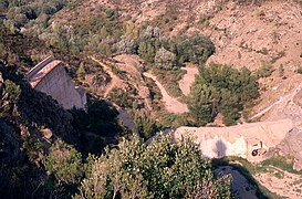 Les ruines du barrage de Malpasset en 1988.